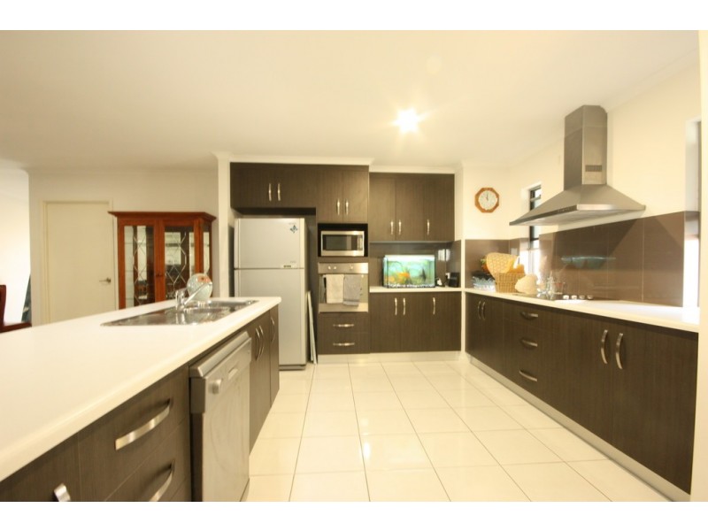 18 Douglas Crescent, Rural View QLD 4740