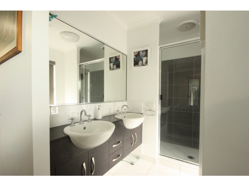 18 Douglas Crescent, Rural View QLD 4740