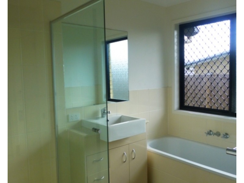 19 Halifax Place, Rural View QLD 4740