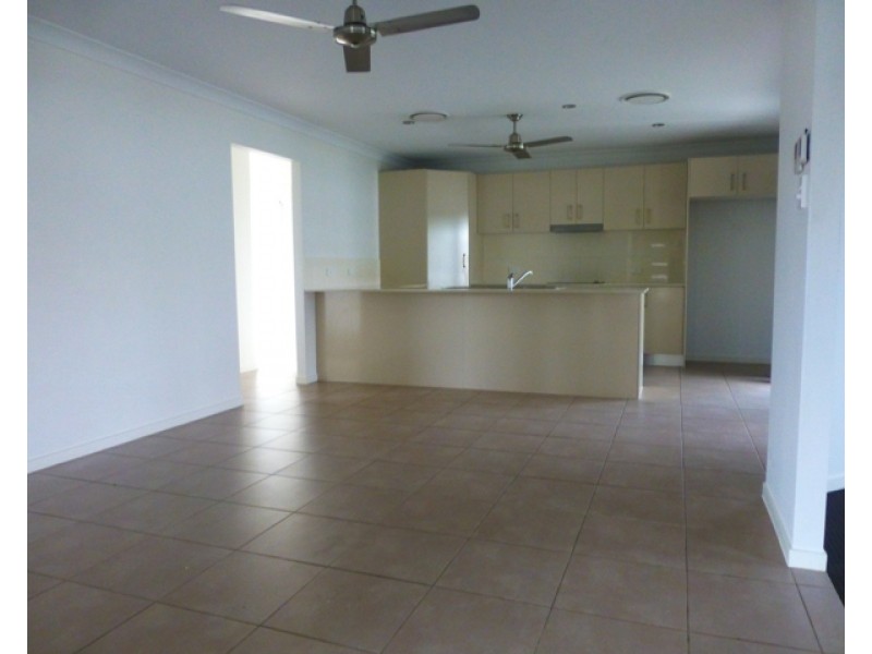 19 Halifax Place, Rural View QLD 4740