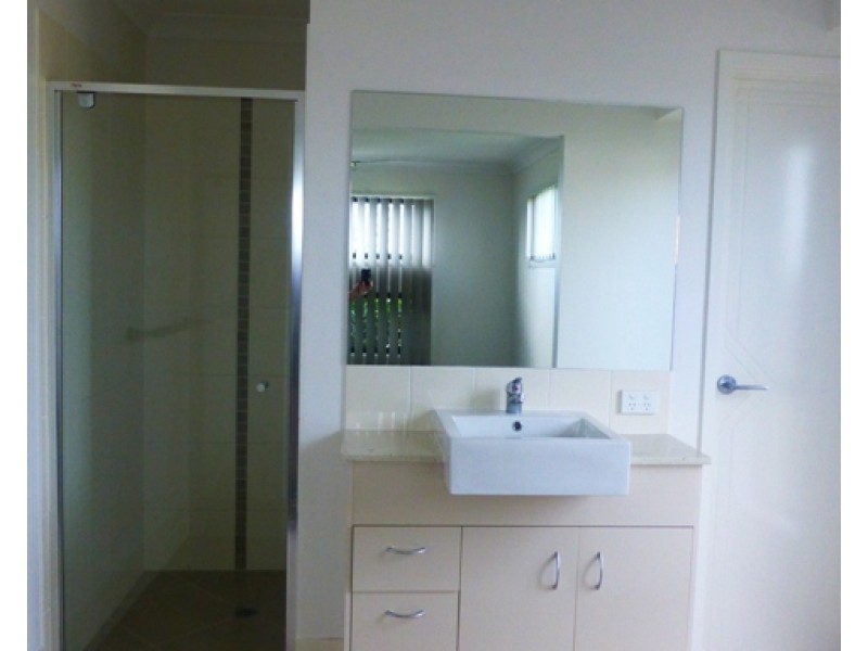 19 Halifax Place, Rural View QLD 4740