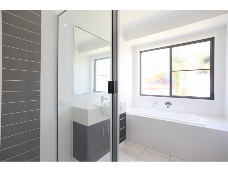 7 Brearley Ct, Rural View QLD 4740