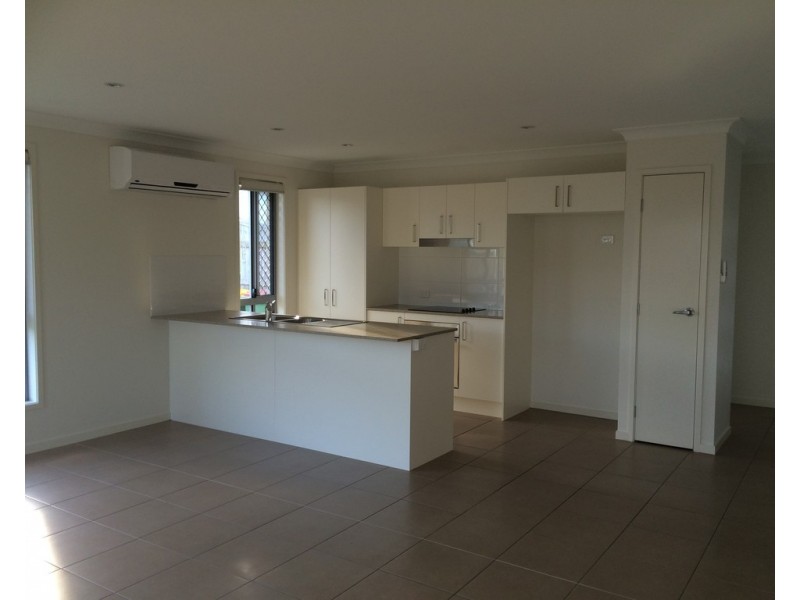 2/83 Dawson Boulevard, Rural View QLD 4740