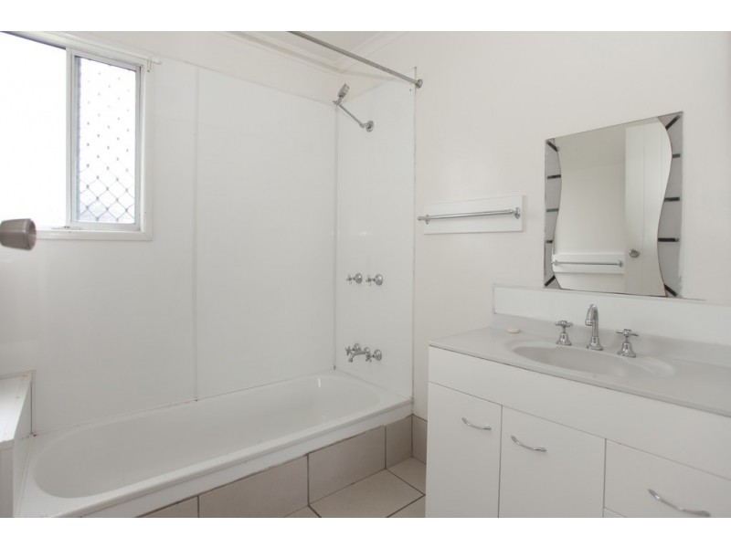 18 Geoffrey Thomas Dr, Bucasia QLD 4750