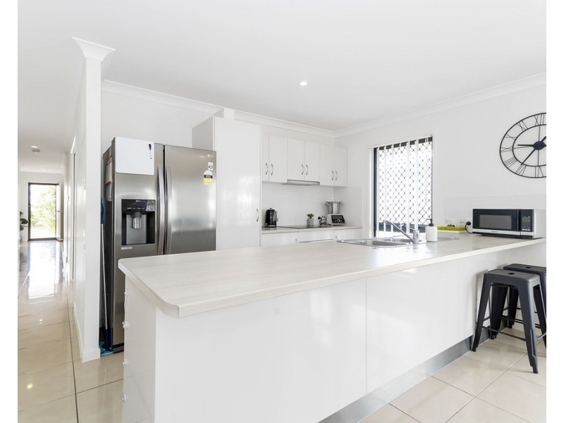 12 Hinkler Court, Rural View QLD 4740