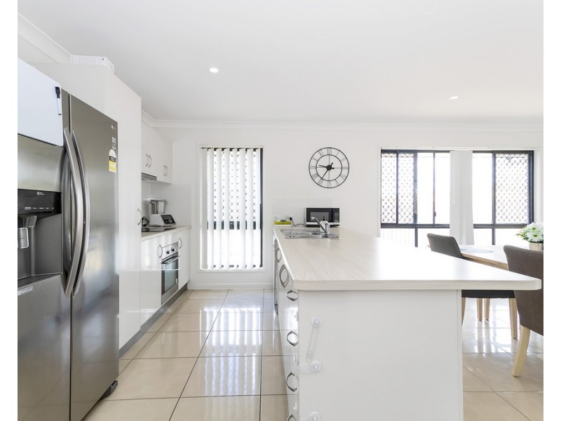 12 Hinkler Court, Rural View QLD 4740