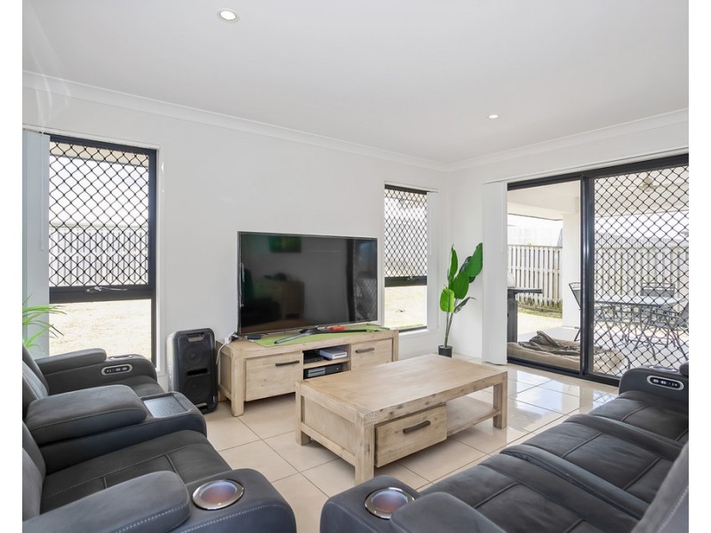 12 Hinkler Court, Rural View QLD 4740