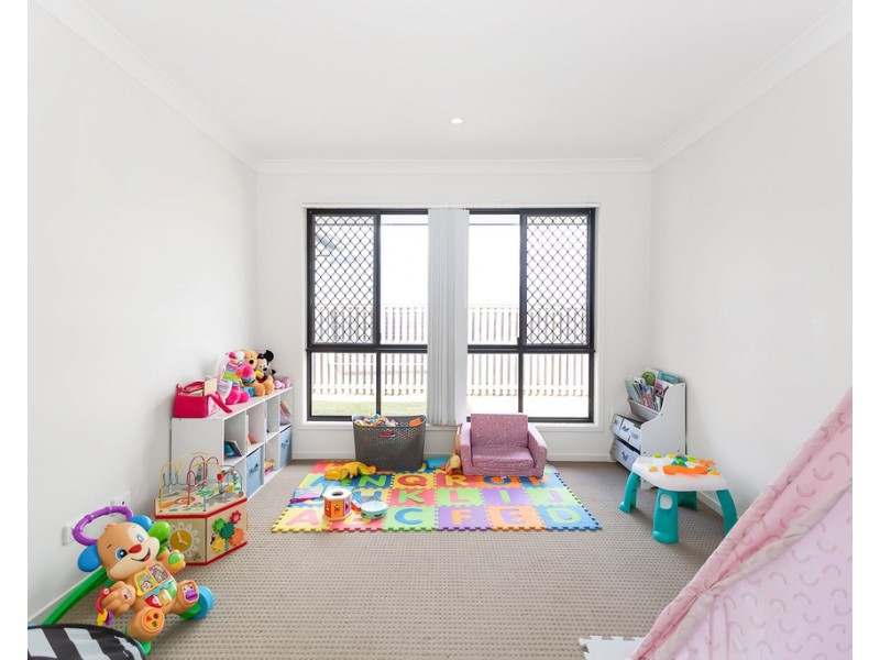 12 Hinkler Court, Rural View QLD 4740