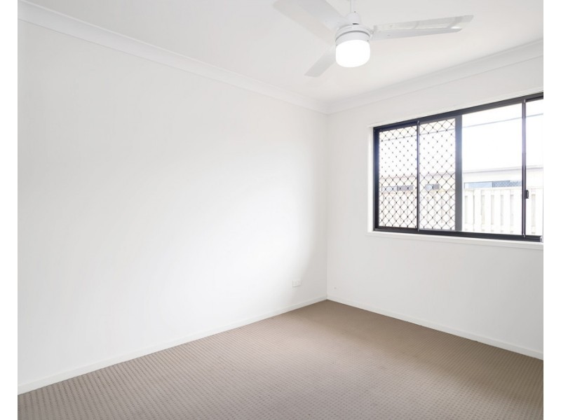 12 Hinkler Court, Rural View QLD 4740
