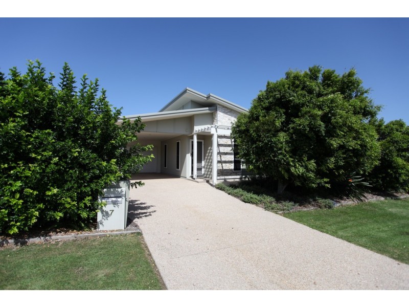 7 Sonoran St, Rural View QLD 4740