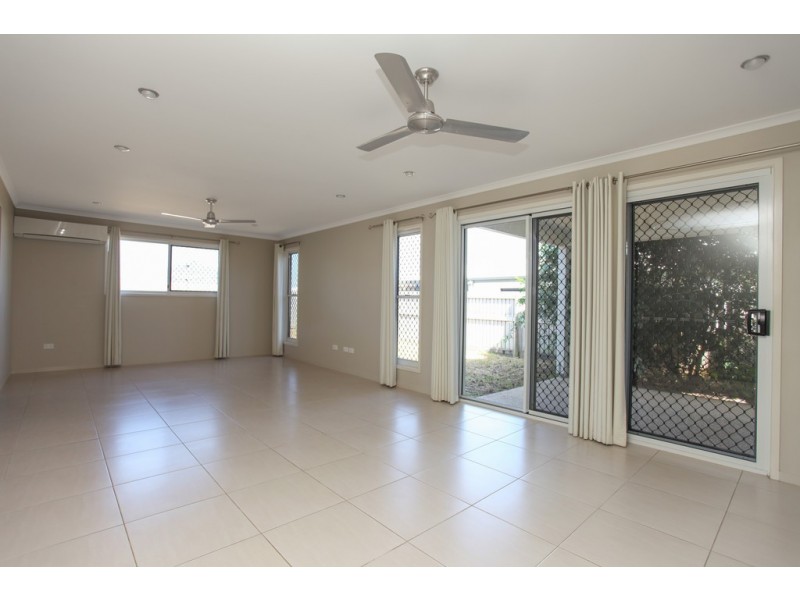 7 Sonoran St, Rural View QLD 4740