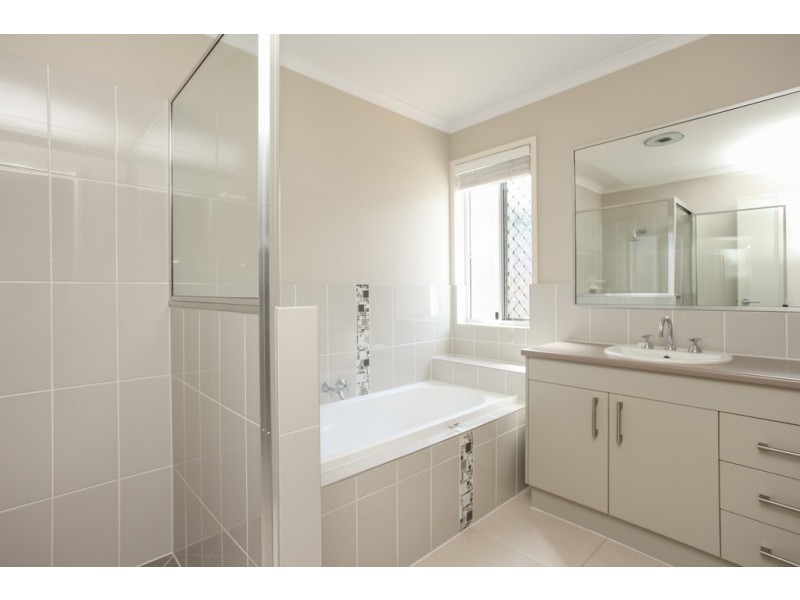 7 Sonoran St, Rural View QLD 4740
