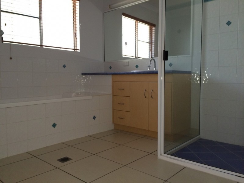 136 Waverley Street, Bucasia QLD 4750