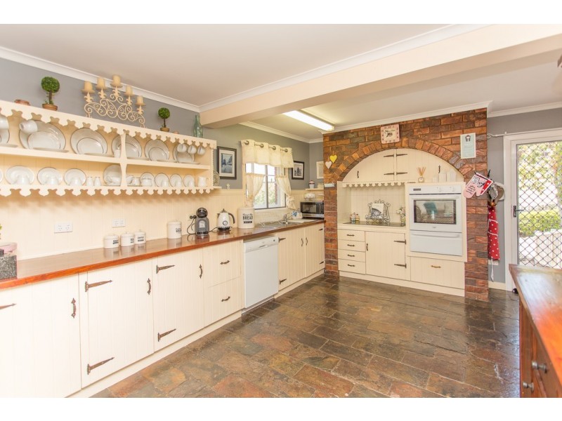 6 Florence Street, Eimeo QLD 4740