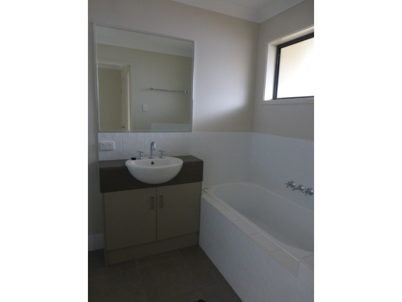 21 Elgans Parade, Rural View QLD 4740