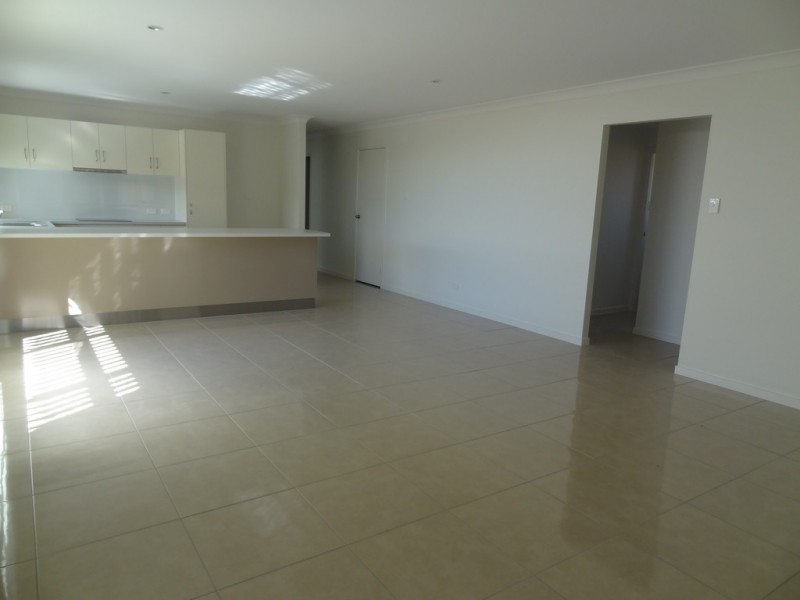 4 Hinkler Court, Rural View QLD 4740