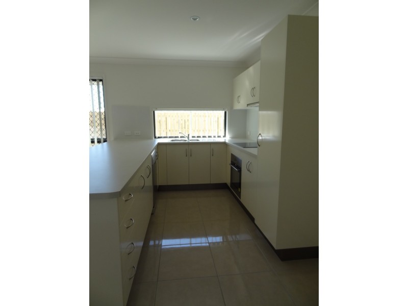 4 Hinkler Court, Rural View QLD 4740