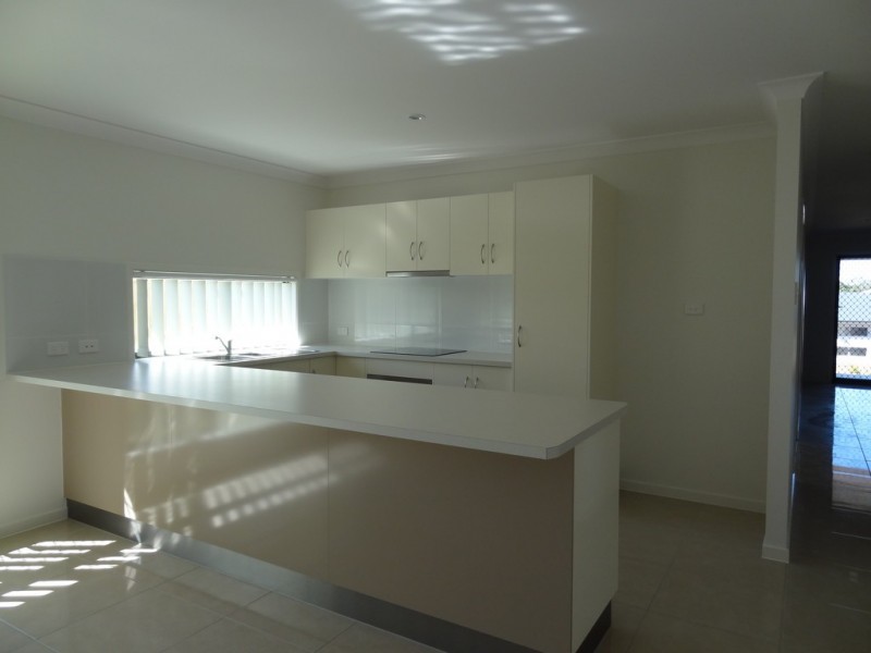 4 Hinkler Court, Rural View QLD 4740