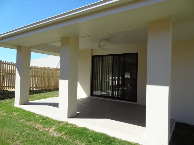 4 Hinkler Court, Rural View QLD 4740