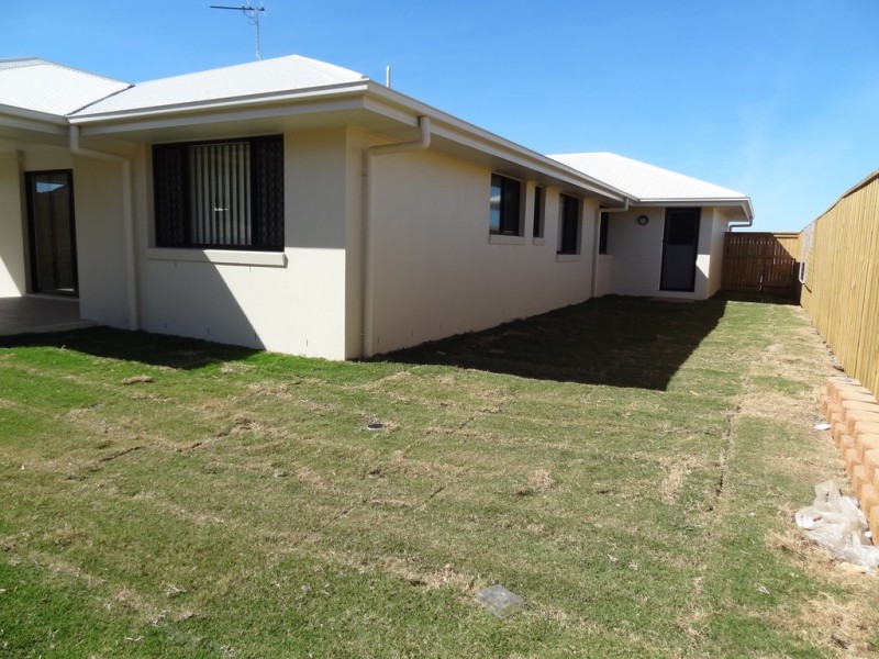 4 Hinkler Court, Rural View QLD 4740