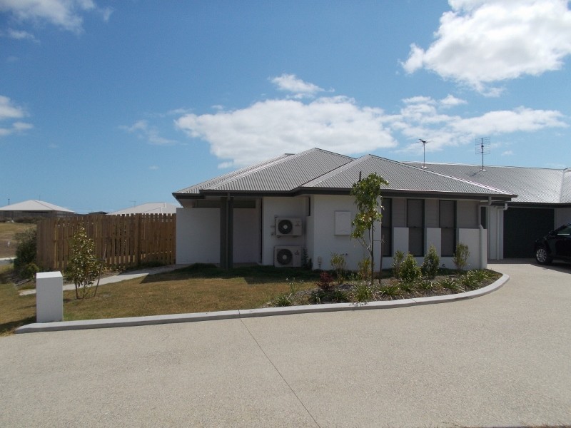 2/17 Eales Road, Rural View QLD 4740