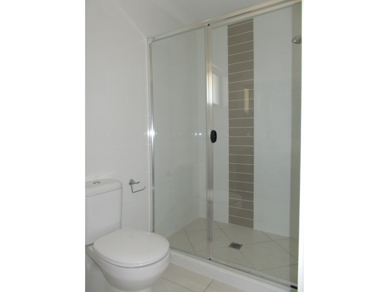 2/17 Eales Road, Rural View QLD 4740