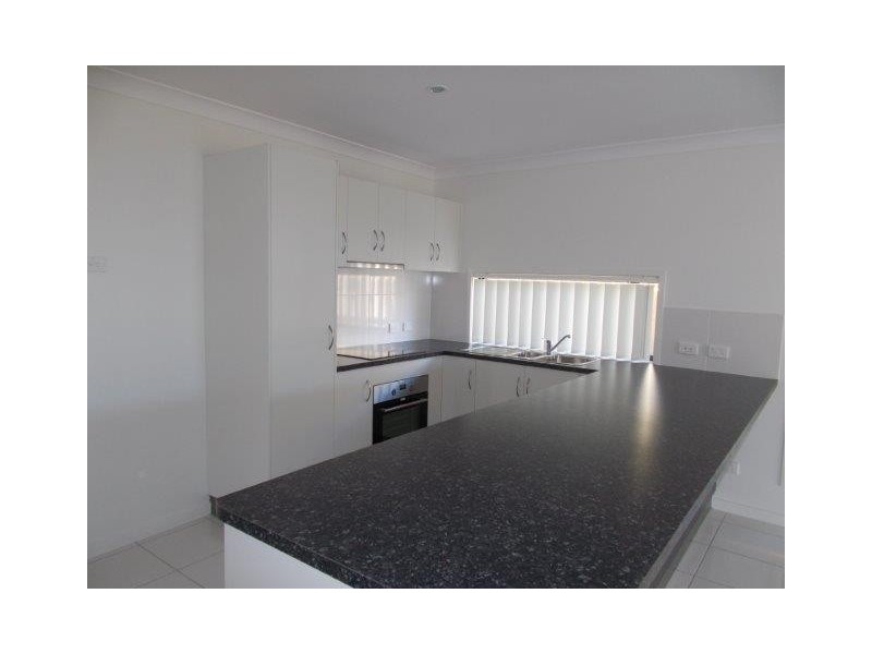54 Commander Parade, Shoal Point QLD 4750
