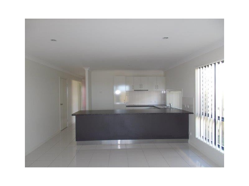 54 Commander Parade, Shoal Point QLD 4750