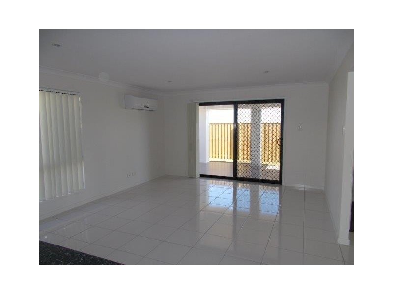 54 Commander Parade, Shoal Point QLD 4750
