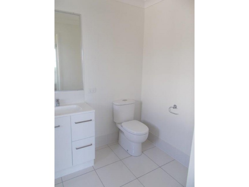 54 Commander Parade, Shoal Point QLD 4750