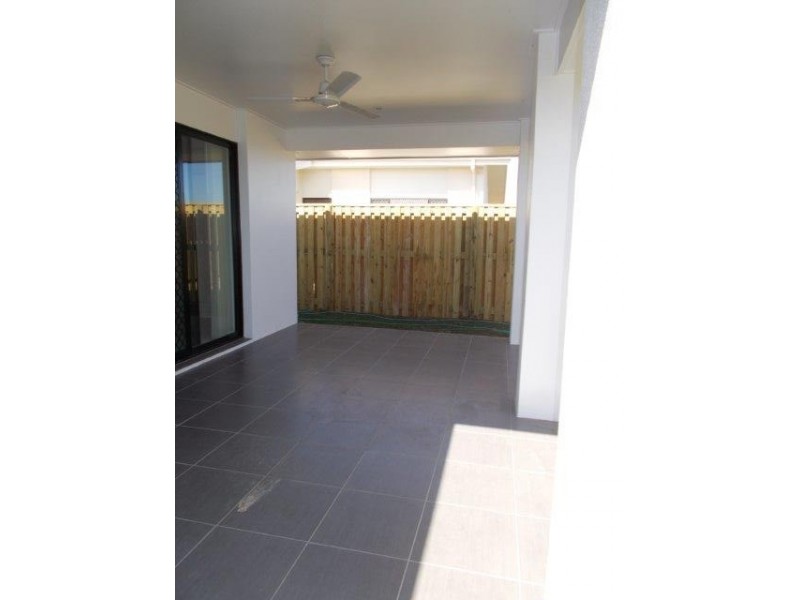 54 Commander Parade, Shoal Point QLD 4750