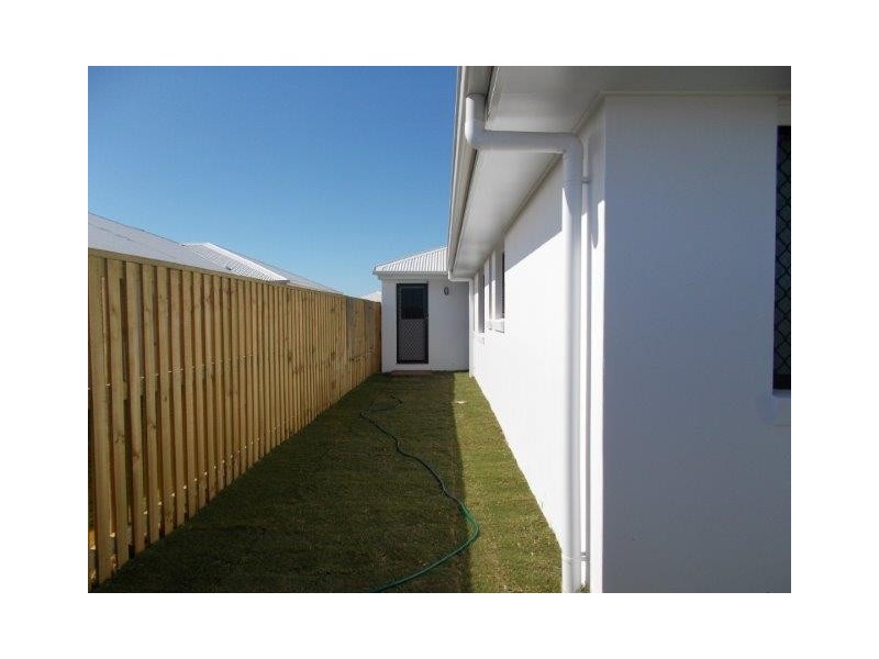54 Commander Parade, Shoal Point QLD 4750