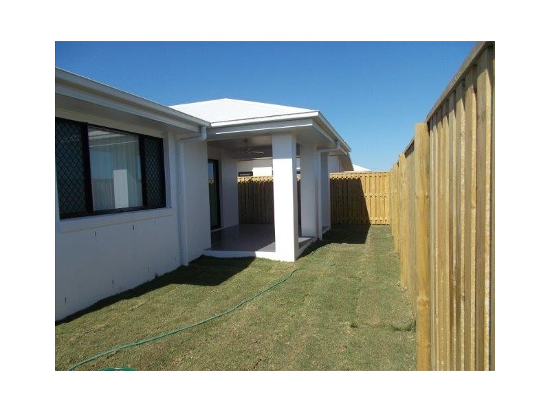 54 Commander Parade, Shoal Point QLD 4750
