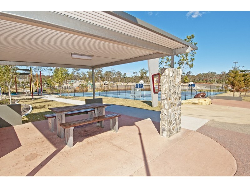 22 Mossman Pde, Waterford QLD 4133