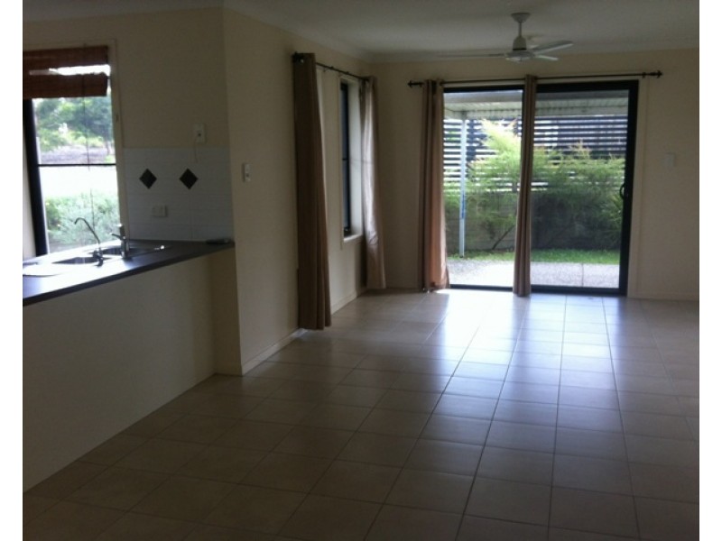 2/35 Pepper Tree Drive, Holmview QLD 4207