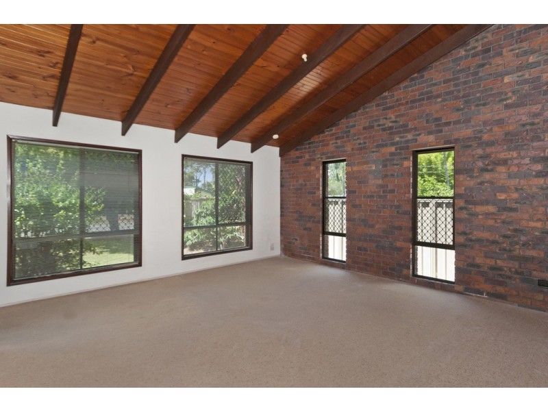 11 Moore St, Loganlea QLD 4131