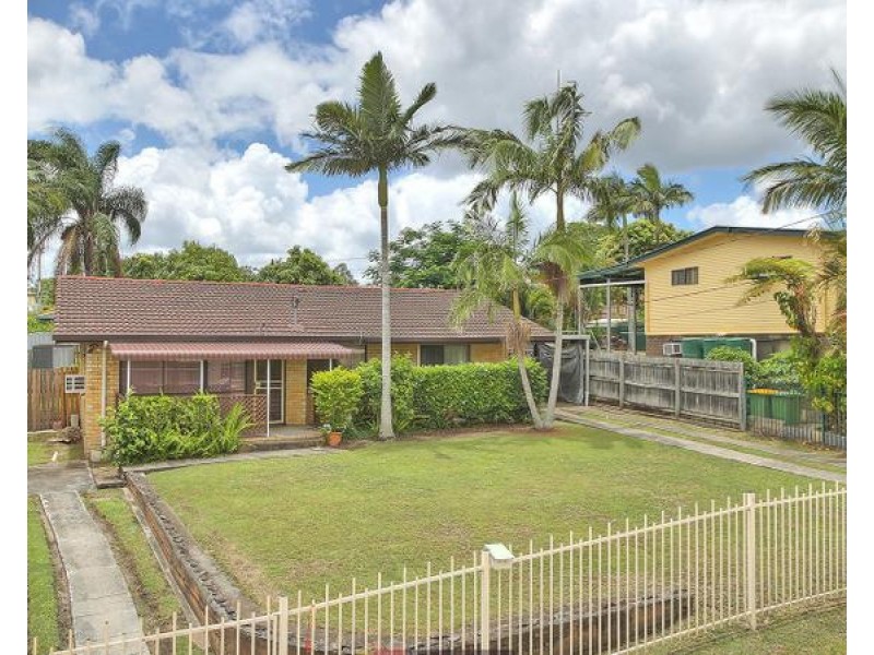 33 Pine Drive, Woodridge QLD 4114