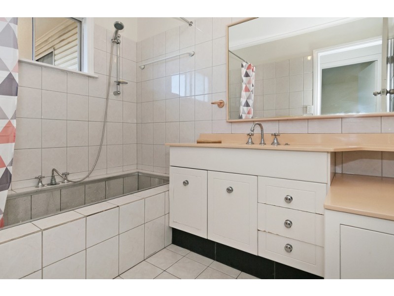 16 Catalina St, Loganlea QLD 4131