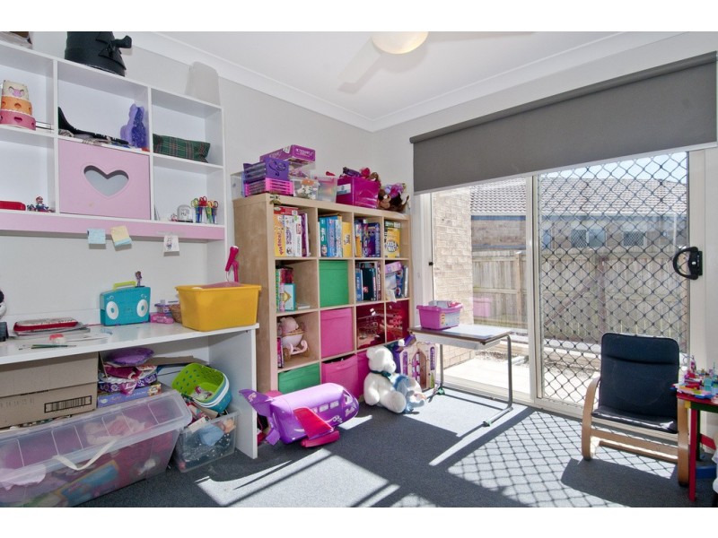 1 Lake Cootharaba Place, Logan Reserve QLD 4133