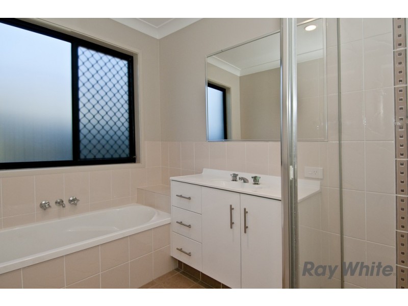 38 Sanctuary Parkway, Waterford QLD 4133