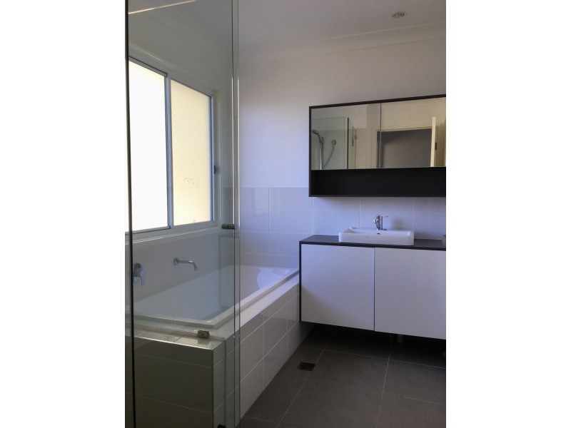 8b Keyes Street, Loganlea QLD 4131