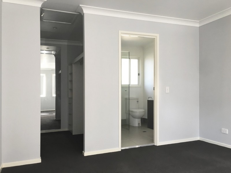 8b Keyes Street, Loganlea QLD 4131
