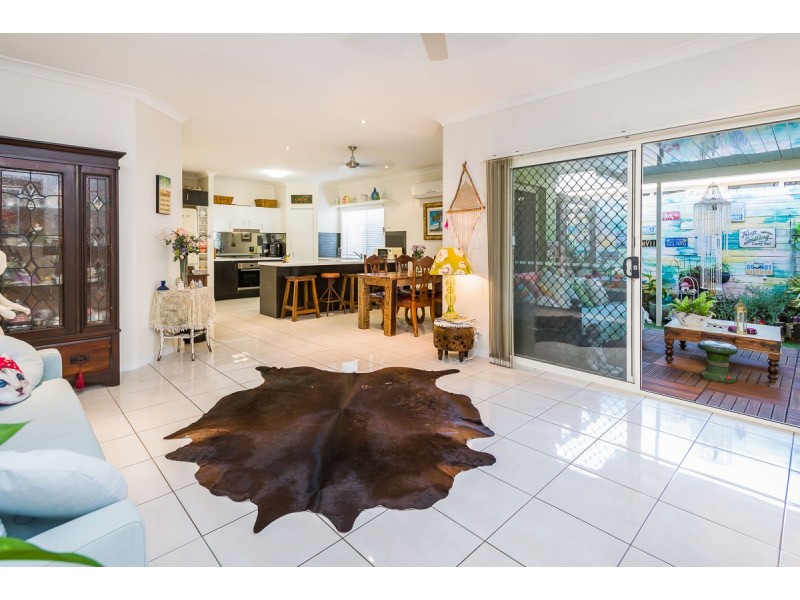 7 Carnarvon Cres, Waterford QLD 4133