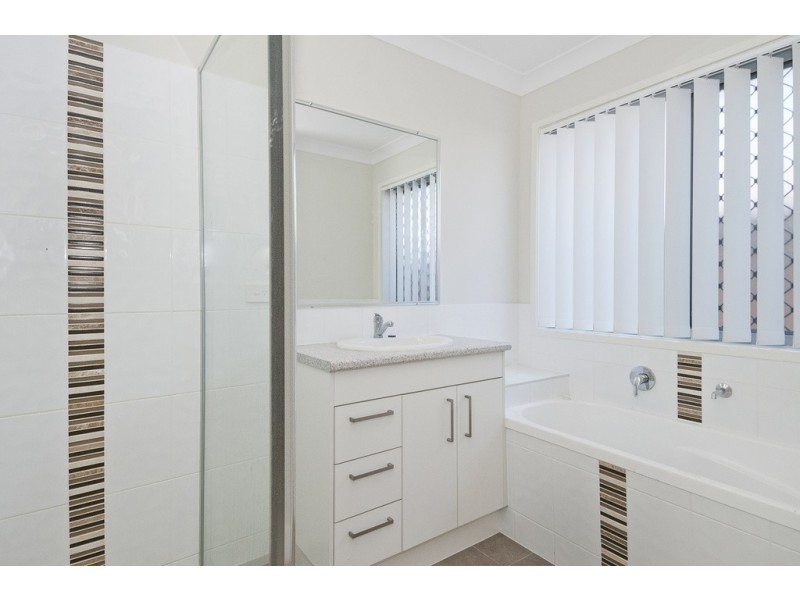10 Alabaster Dr, Logan Reserve QLD 4133