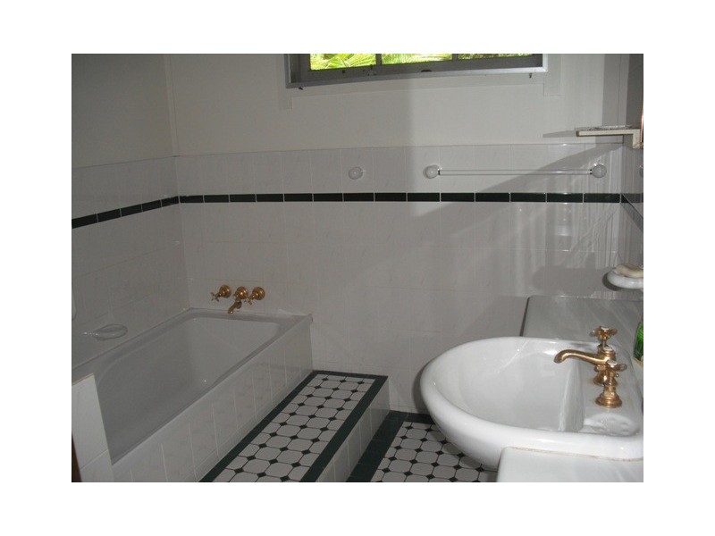 5 Logan Parade, Logan Reserve QLD 4133