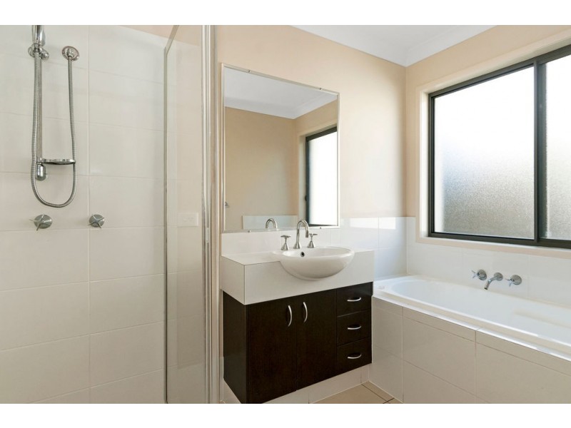 1 Yarramin Chase, Waterford QLD 4133