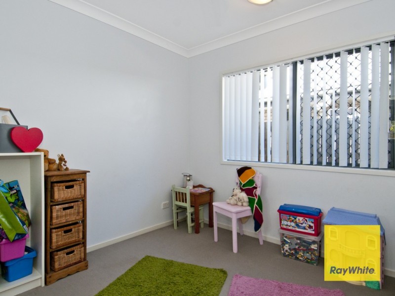 12 Wallaman Close, Waterford QLD 4133