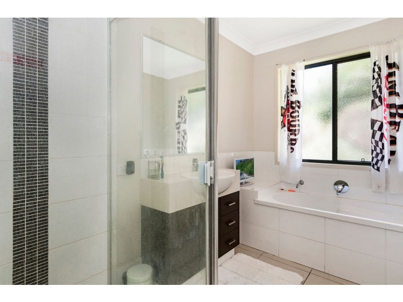 4 Jourama Court, Waterford QLD 4133