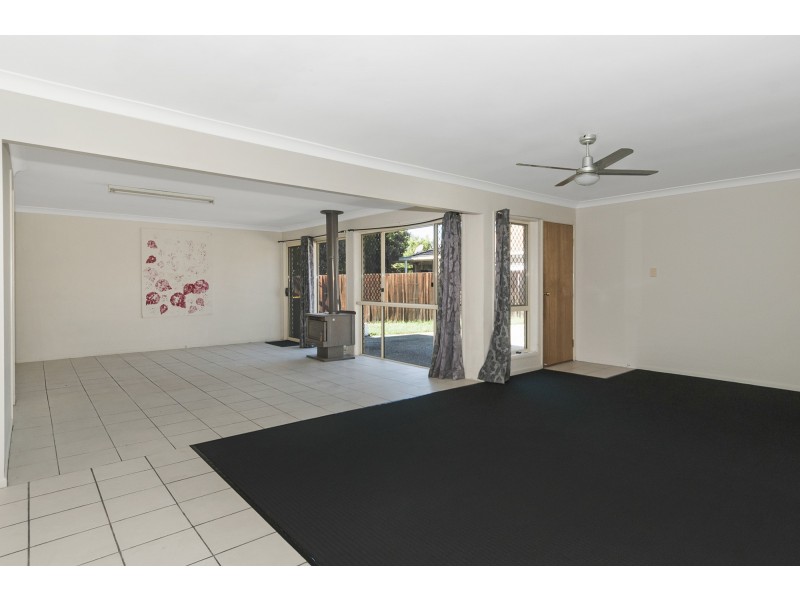 17 Kings Row, Edens Landing QLD 4207