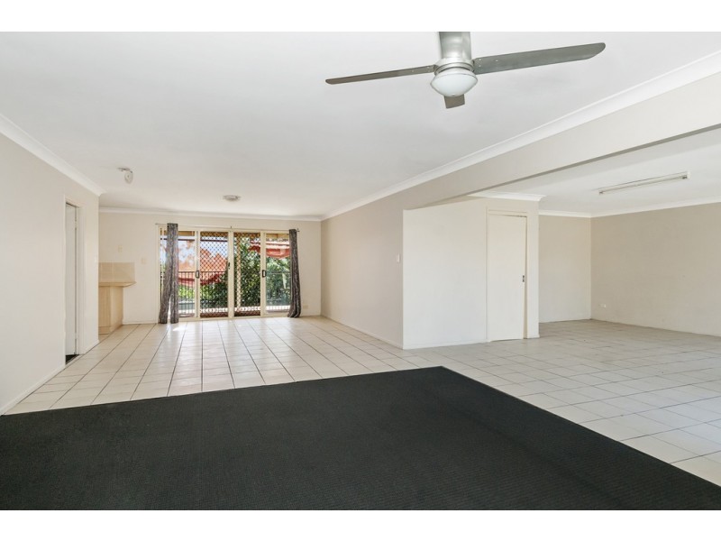 17 Kings Row, Edens Landing QLD 4207
